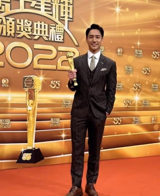 13年後再回TVB!黃日華現身頒獎引尖叫,或是其最後一次亮相熒幕