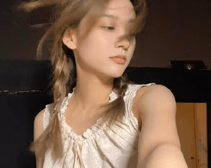 愛豆趙磊疑似戀情曝光!連續三天帶女生聚餐,全程搭肩摟腰秀恩愛