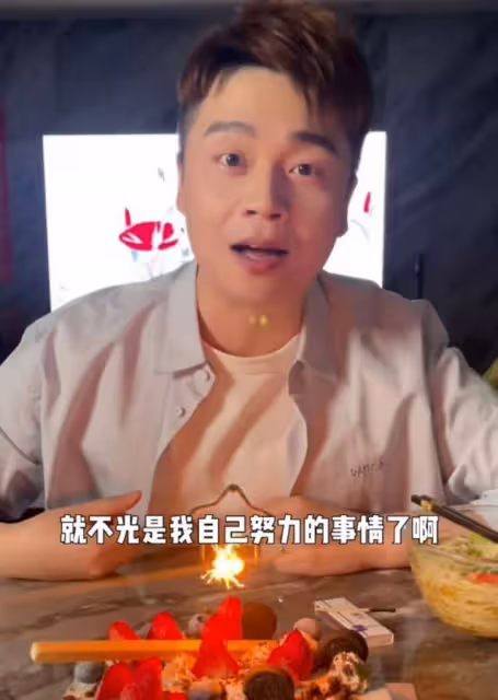 主持人沈濤迎40歲生日,賢惠嬌妻做愛心長壽麵,許願努力生兔寶寶