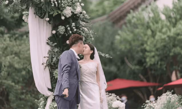主持人沈濤迎40歲生日,賢惠嬌妻做愛心長壽麵,許願努力生兔寶寶