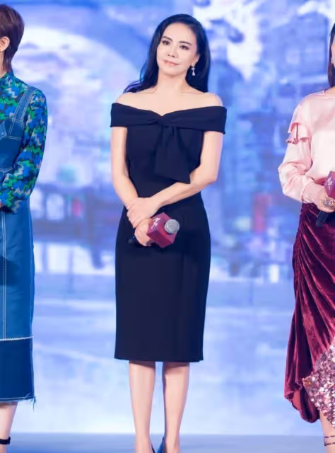 曾演《倚天屠龍記》「小昭」而走紅,如今52歲看起來還是風韻猶存