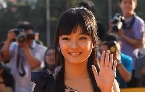 她14歲出道,21歲獲百花獎最小影后,丈夫是《慶餘年》中的林大寶