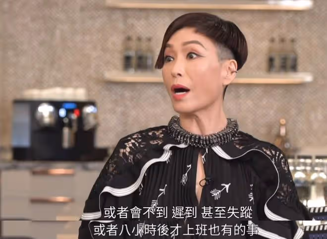 知名男星江華行為引熱議！街上無視路人目光，邊吃飯邊原地狂轉圈