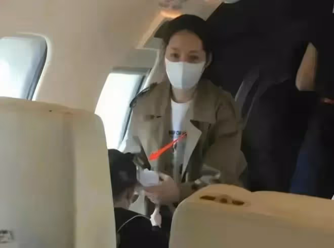 郭碧婷：獨自帶女兒面容憔悴，眼神黯淡無光，老公向佐仍然未現身