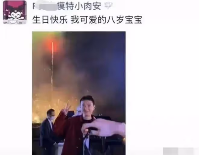 網友嗦粉偶遇王思聰，身材發福變化大，00後新女友十分養眼