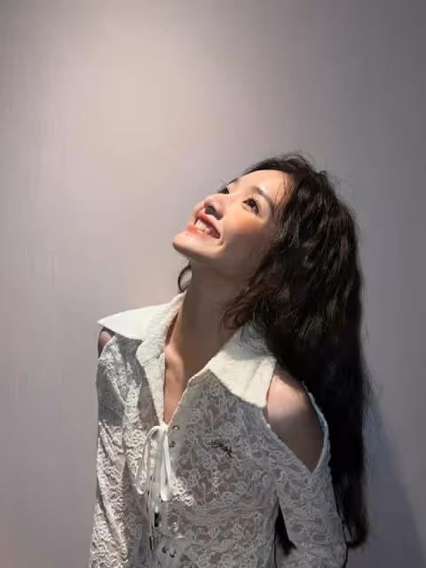 網友嗦粉偶遇王思聰，身材發福變化大，00後新女友十分養眼