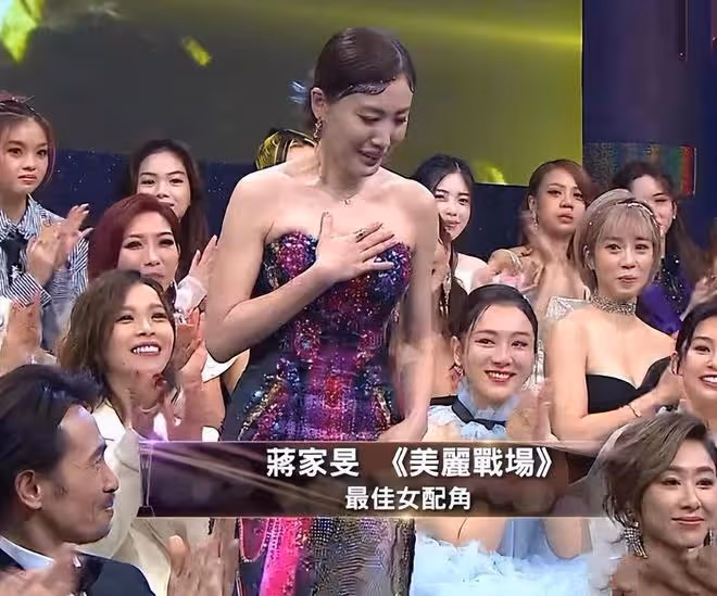 TVB頒獎禮好寒酸：紅毯簡陋，女星服裝廉價，大半藝人叫不上名字