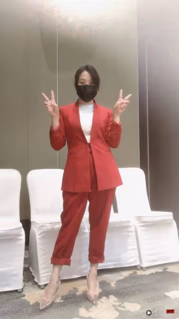 45歲「國民姑姑」海芬當媽後火速上工　產後1個月接主持！網：狀態太好