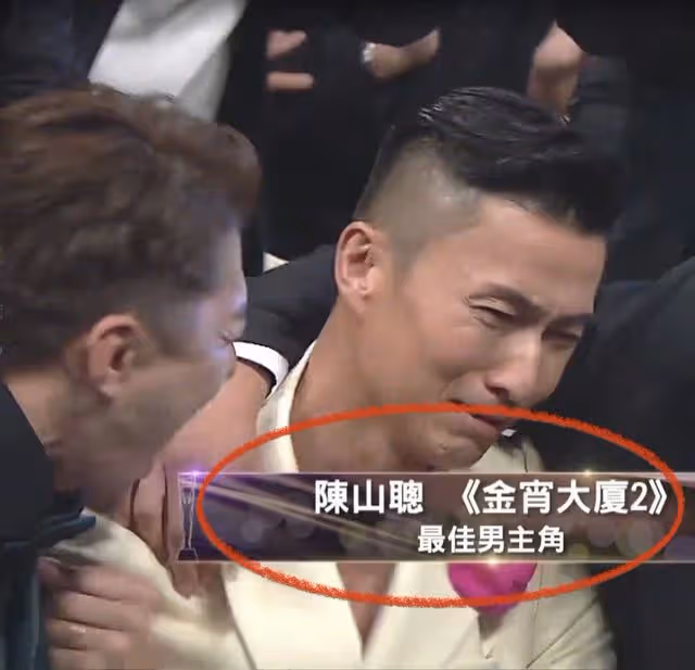 TVB頒獎：視帝陳山聰戴花好妖嬈，李施嬅無緣視後，港姐造型辣眼