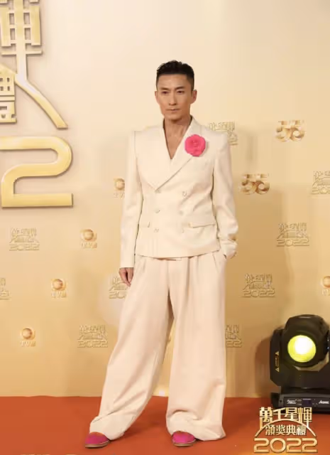 TVB頒獎：視帝陳山聰戴花好妖嬈，李施嬅無緣視後，港姐造型辣眼