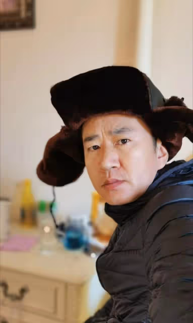 戲骨李嘉明怒批電視收費亂象,黑臉直呼太噁心,已三年不看電視