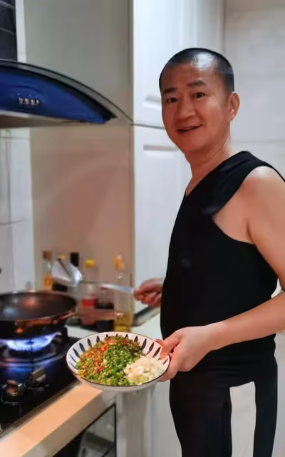 戲骨李嘉明怒批電視收費亂象,黑臉直呼太噁心,已三年不看電視