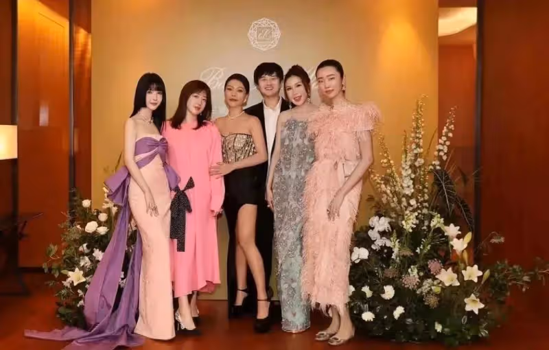 魯豫：53歲成名媛躋身上流社會不容易，參加萬寶寶私人晚宴好風光