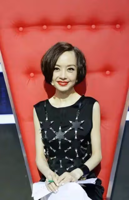 魯豫:53歲成名媛躋身上流社會不容易,參加萬寶寶私人晚宴好風光