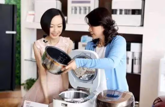 魯豫:53歲成名媛躋身上流社會不容易,參加萬寶寶私人晚宴好風光