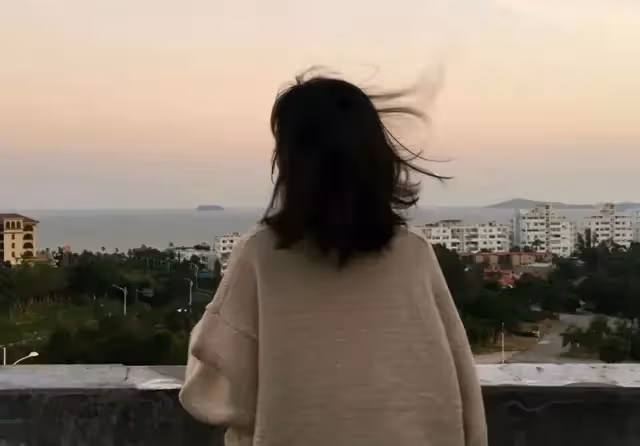 小姑子不上班，讓我給她8000買衣服，婆婆還偏向她，我只能出狠招