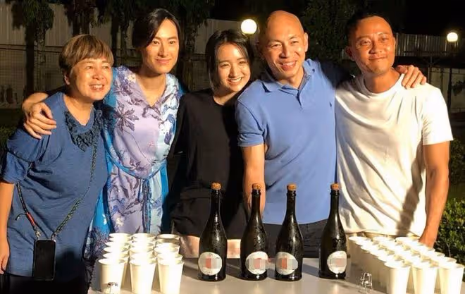 18歲星二代成港圈寵兒!出道1年半連拍6部電影,搭檔全是大咖
