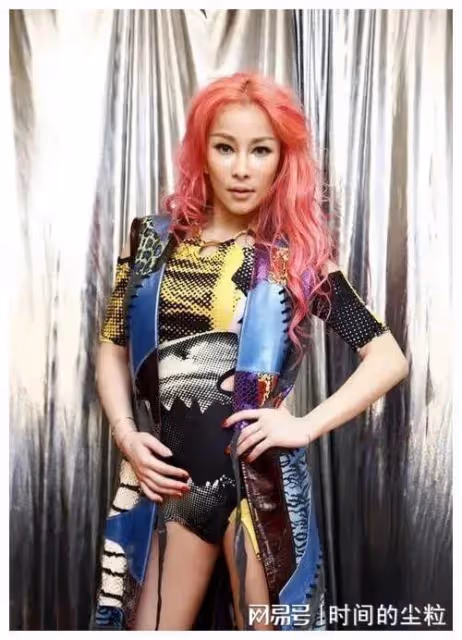 周杰倫「救」她,吳宗憲寵她,紅極一時的性感天后,又來了