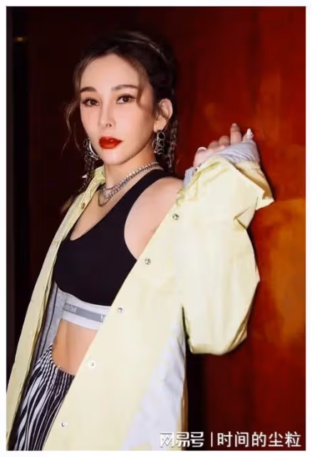 周杰倫「救」她,吳宗憲寵她,紅極一時的性感天后,又來了