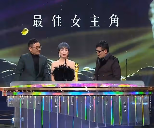 入行16年!39歲TVB娛樂主持人獨挑大樑表現完美,成鄭裕玲接班人