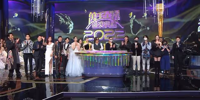 入行16年!39歲TVB娛樂主持人獨挑大樑表現完美,成鄭裕玲接班人