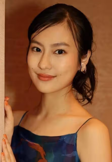 女演員的性感只有1.58米高