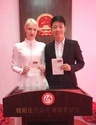 塗經緯哭訴：與撒貝寧分手，對我打擊很大，所以我選擇與富商交往