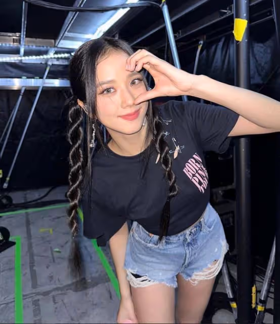 韓國女團BLACKPINK Jisoo 金智秀單飛出道！牛奶肌、逆天長腿