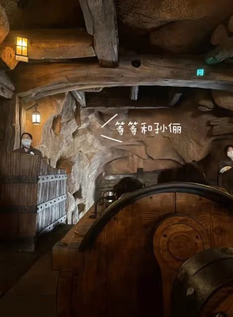 孫儷攜兒女游迪士尼，被曝豪擲33萬辦會員，11歲兒子高顏值似鄧超