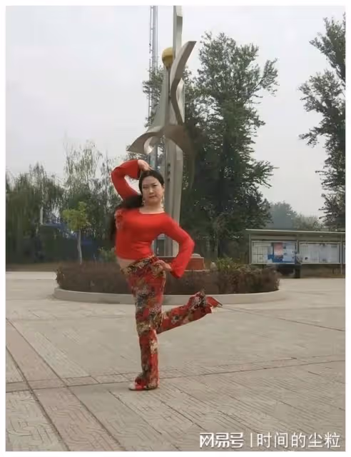 初代網紅鳳姐和芙蓉姐姐你更喜歡誰？初衷決定出路