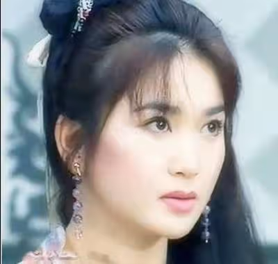 22歲被李小龍帶進電影圈，26歲演時尚片被封，她親手毀了自己