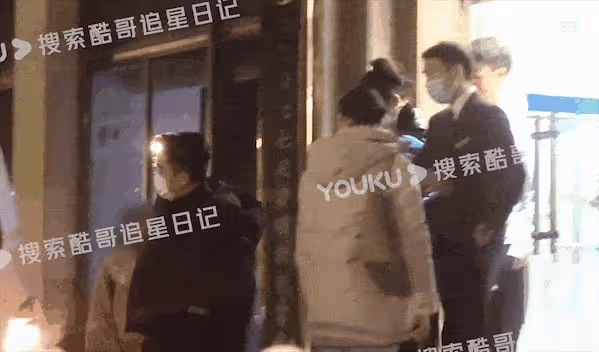 劉愷威李曉峰一起逛便利店被拍曝光,看起來感情很穩定的樣子