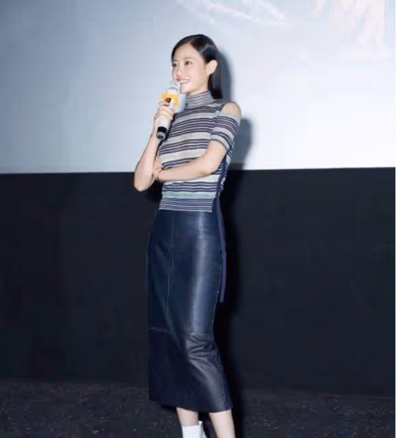 娜扎和「高貴妃」撞衫,不敵對方氣場強大,譚卓輕輕鬆鬆就贏了