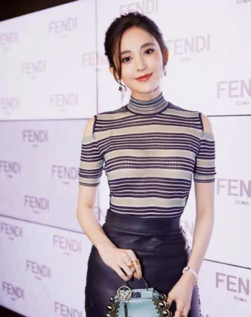 娜扎和「高貴妃」撞衫,不敵對方氣場強大,譚卓輕輕鬆鬆就贏了