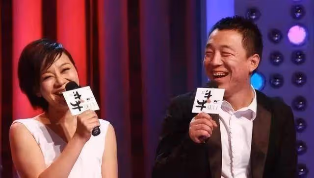 黃渤錯把佟麗婭的名字念錯,成了「佟亞麗」,高情商圓場又吸粉