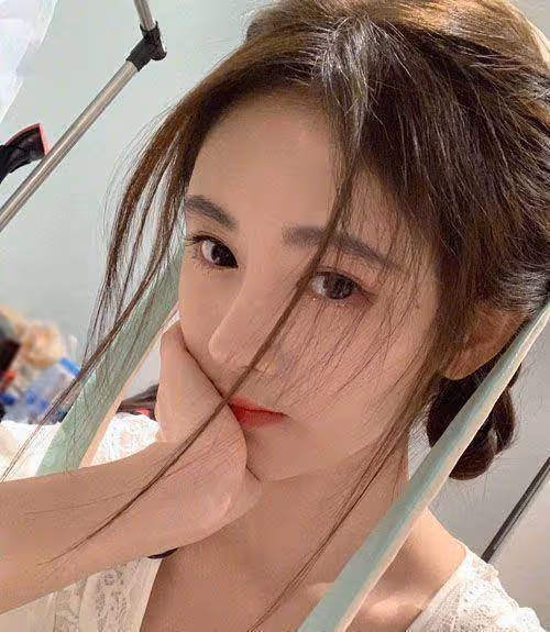 趙露思,彭小苒,鞠婧禕小花中的古裝美女,誰是90後神顏?