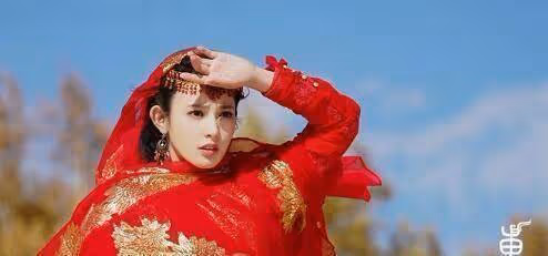 趙露思,彭小苒,鞠婧禕小花中的古裝美女,誰是90後神顏?
