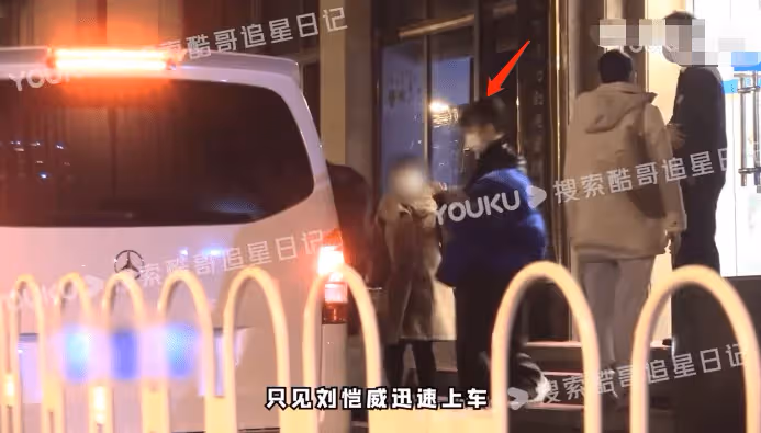 劉愷威李曉峰逛便利店，有說有笑力破情變傳聞，同回家中感情穩定