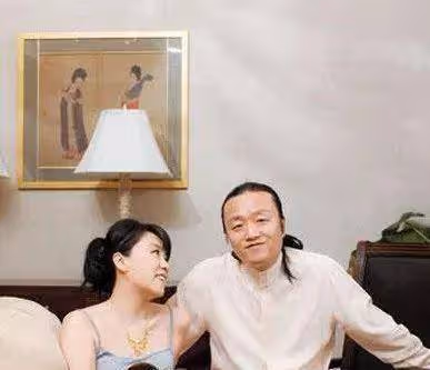 中國最剛女導演，不聽勸嫁給大7歲的班主任，今被稱為女版張藝謀