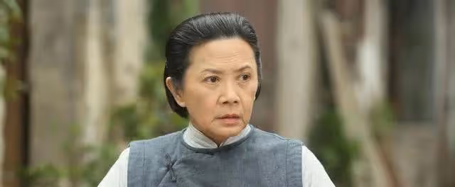 她18歲結婚遭背叛，劉德華下跪為她頒獎，70歲再獲金像獎