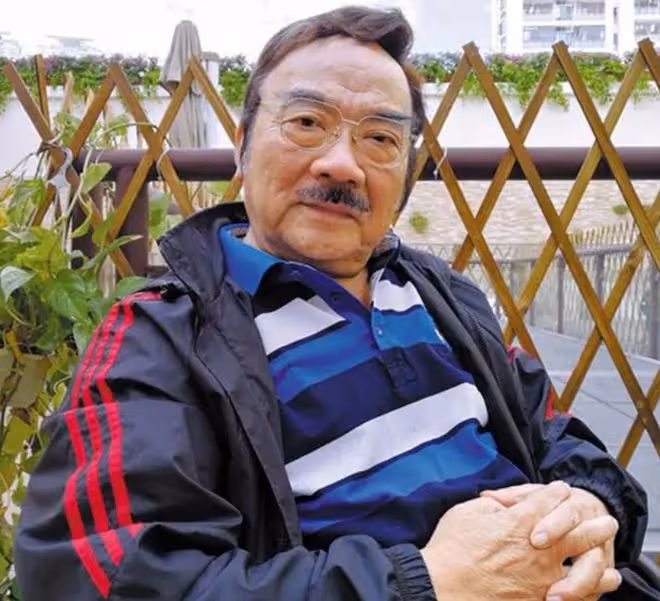77歲老戲骨盧海潮去世，兒子現身追思會神情哀傷，不見親哥盧海鵬