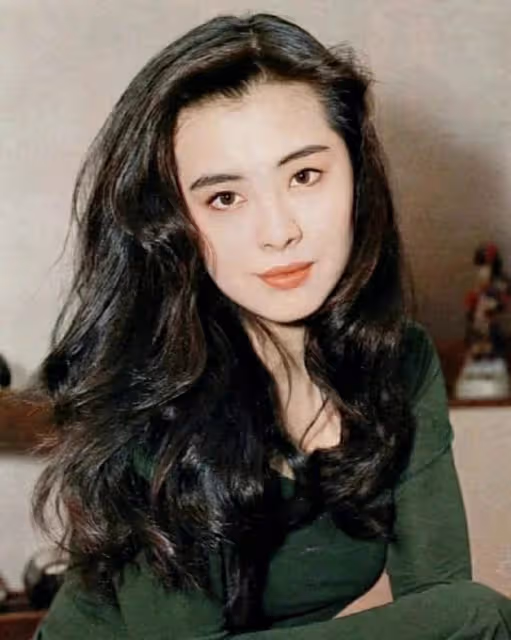 55歲王祖賢容貌大變！面部僵硬法令紋突出，定居國外曝身家超67億