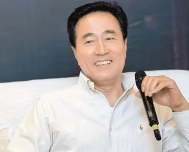 楊立新兒子楊玏:35歲仍未婚,是父親的驕傲也是他的「心病」