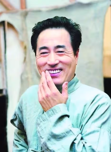 楊立新兒子楊玏:35歲仍未婚,是父親的驕傲也是他的「心病」