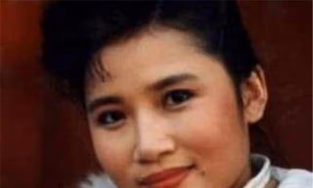 那個唱青藏高原的李娜,34歲決定削髮為尼,母親聽後整日以淚洗面