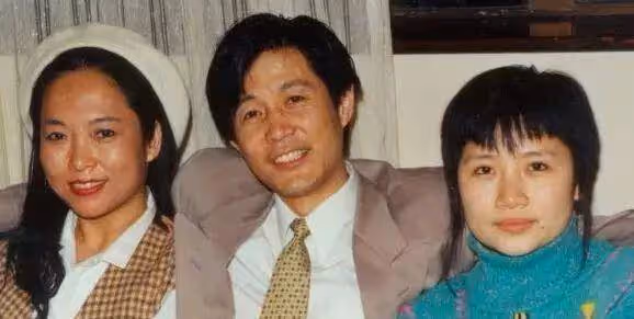 那個唱青藏高原的李娜,34歲決定削髮為尼,母親聽後整日以淚洗面