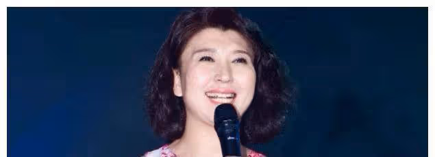 她曾7上春晚走紅,卻不願為兒子鋪路,兒子靠自己成才