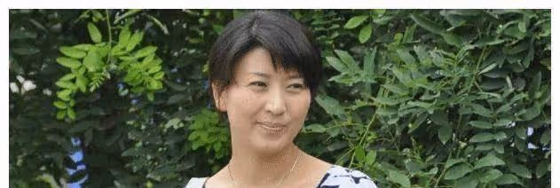 她曾7上春晚走紅,卻不願為兒子鋪路,兒子靠自己成才