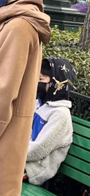 孫儷豪擲33萬辦迪士尼會員,帶兒女遊玩顯幸福,11歲等等顏值高