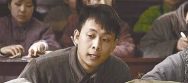因太醜跑10年龍套,被女友拋棄後,開百萬豪車娶央視主持人為妻